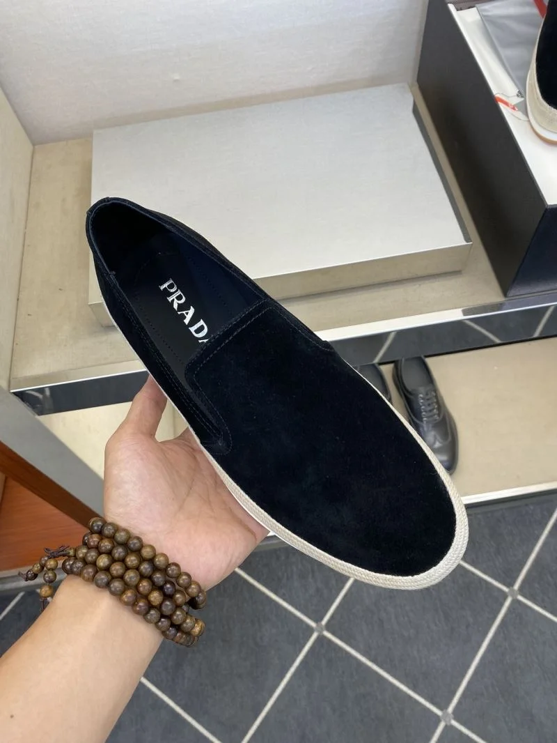 Versatile Prada Low Shoes 35617