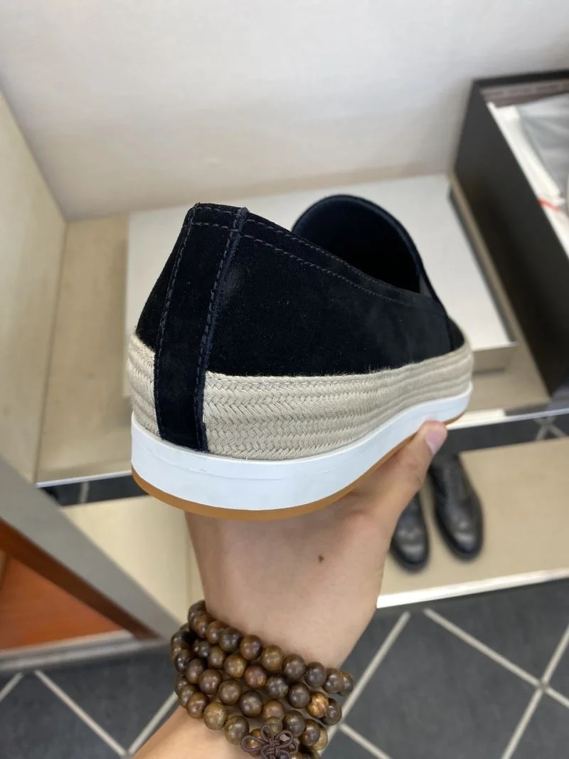 Versatile Prada Low Shoes 35617