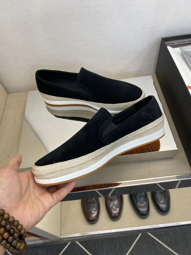 Versatile Prada Low Shoes 35617