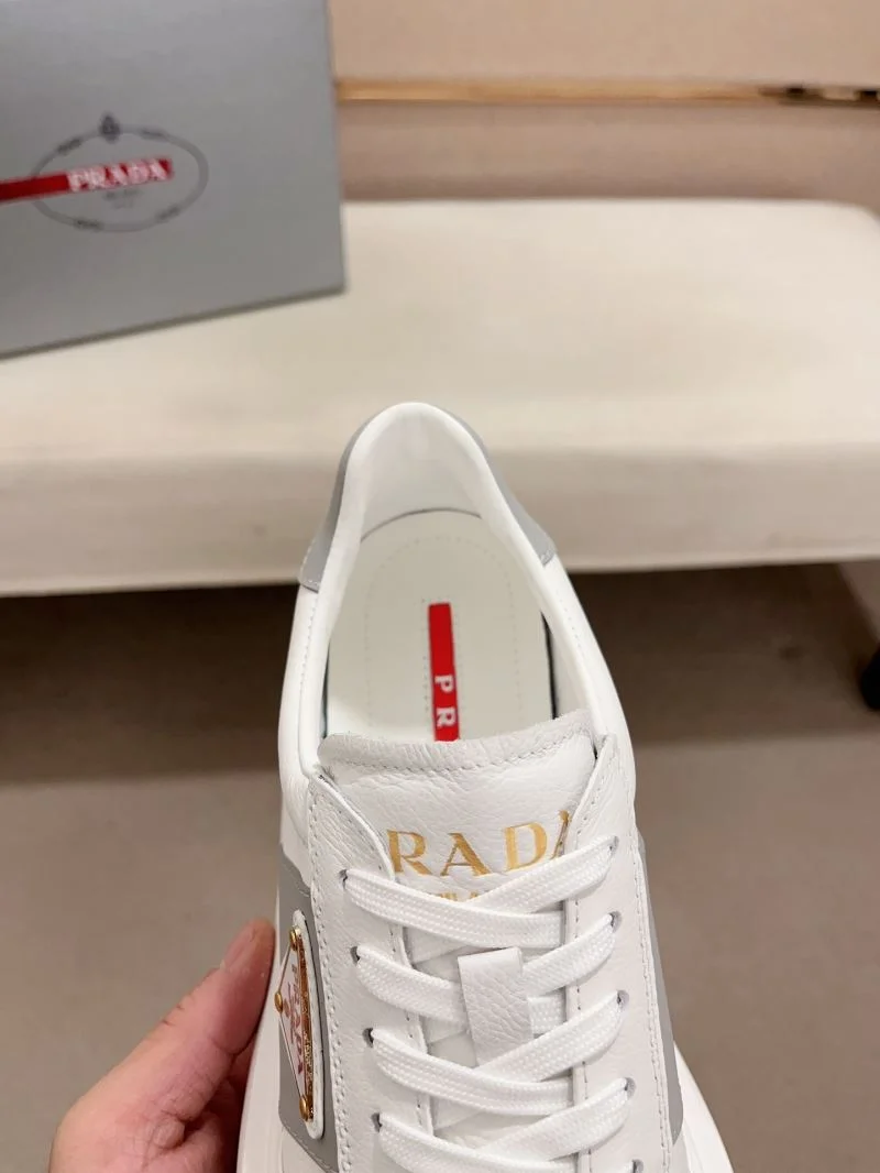 Prada Low Shoes WaterResistant 35605