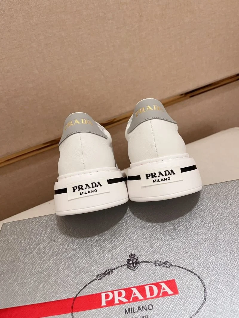 Prada Low Shoes WaterResistant 35605