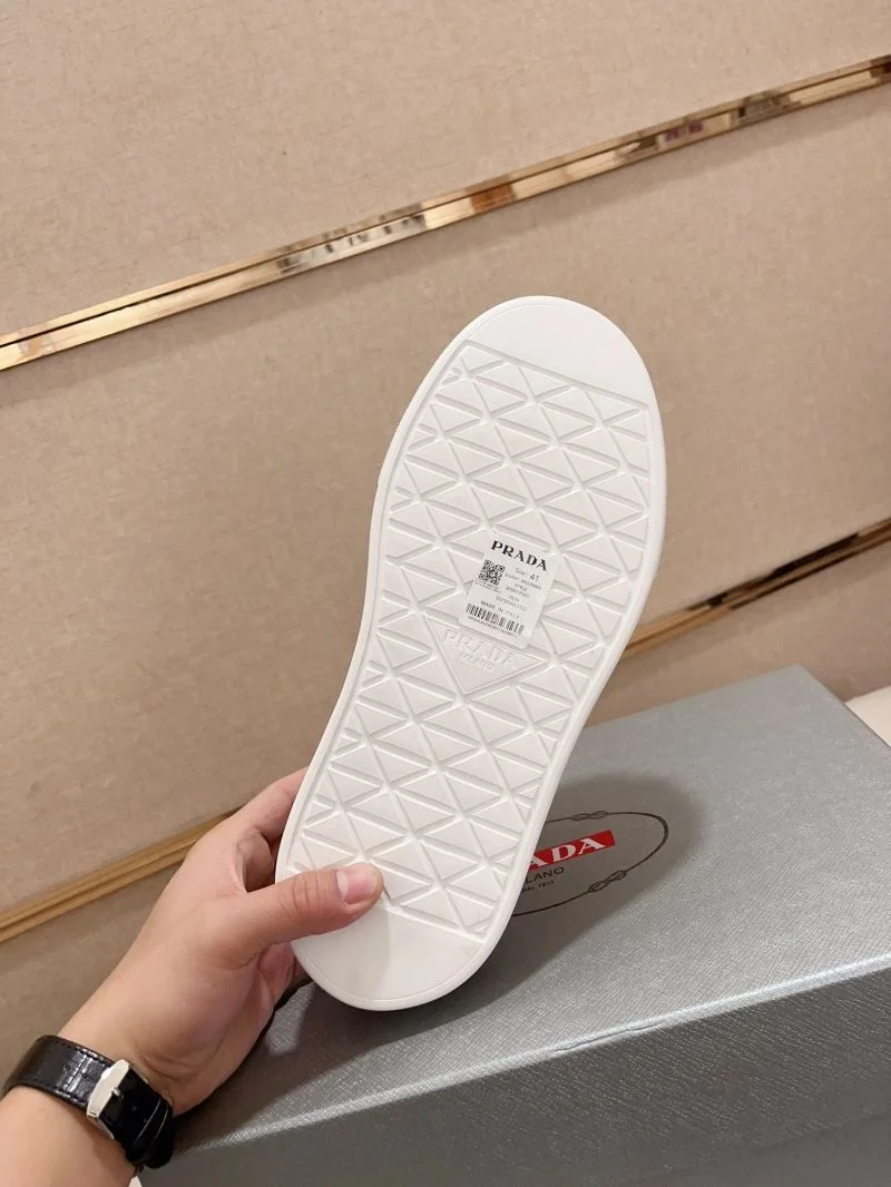 Prada Low Shoes WaterResistant 35605