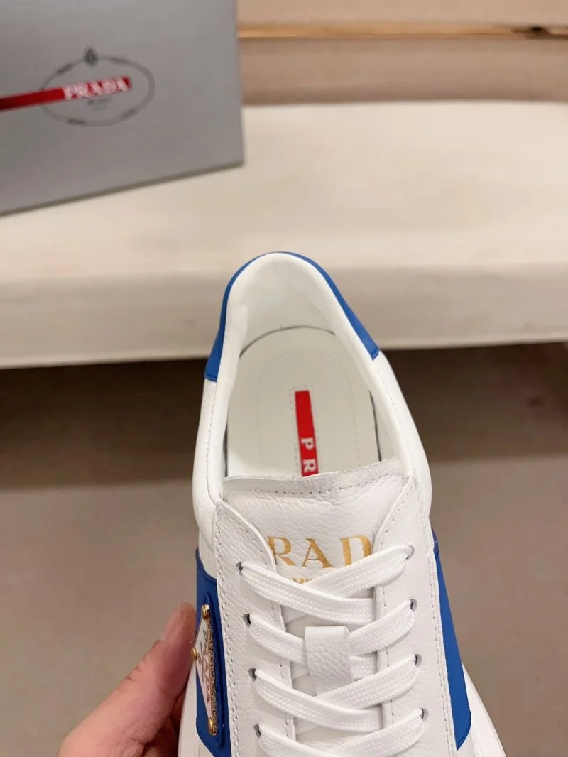 Functional Prada Low Shoes 35593