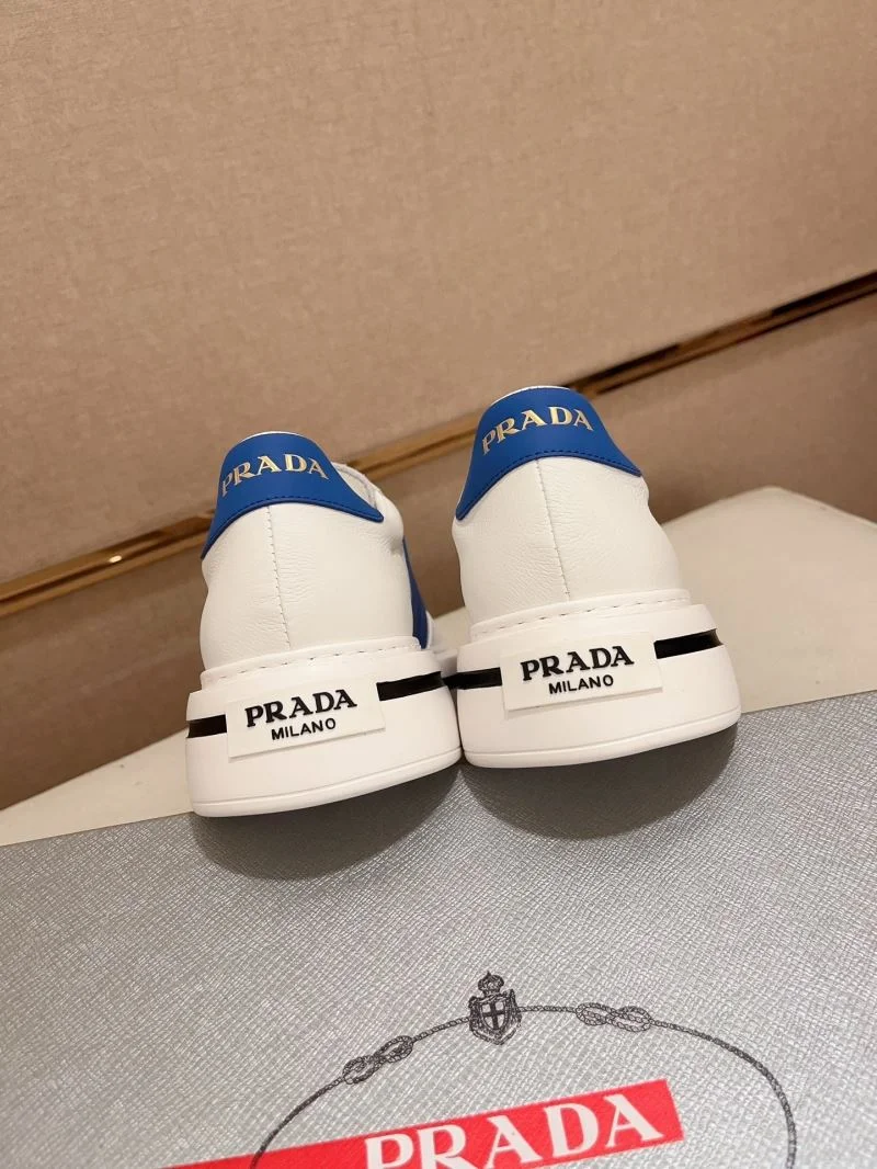 Functional Prada Low Shoes 35593
