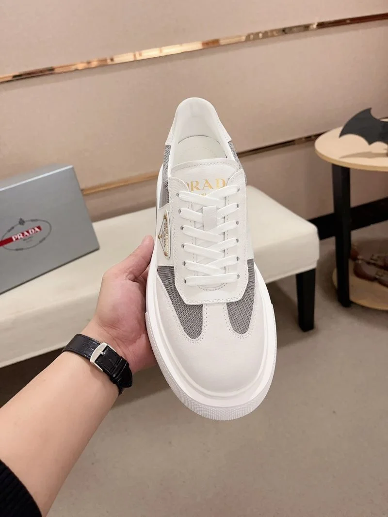 Trendsetting Prada Low Shoes 35619