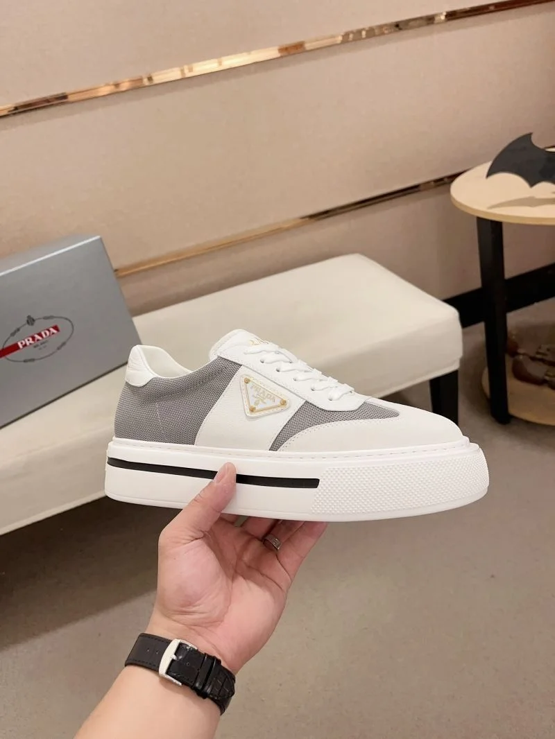 Trendsetting Prada Low Shoes 35619