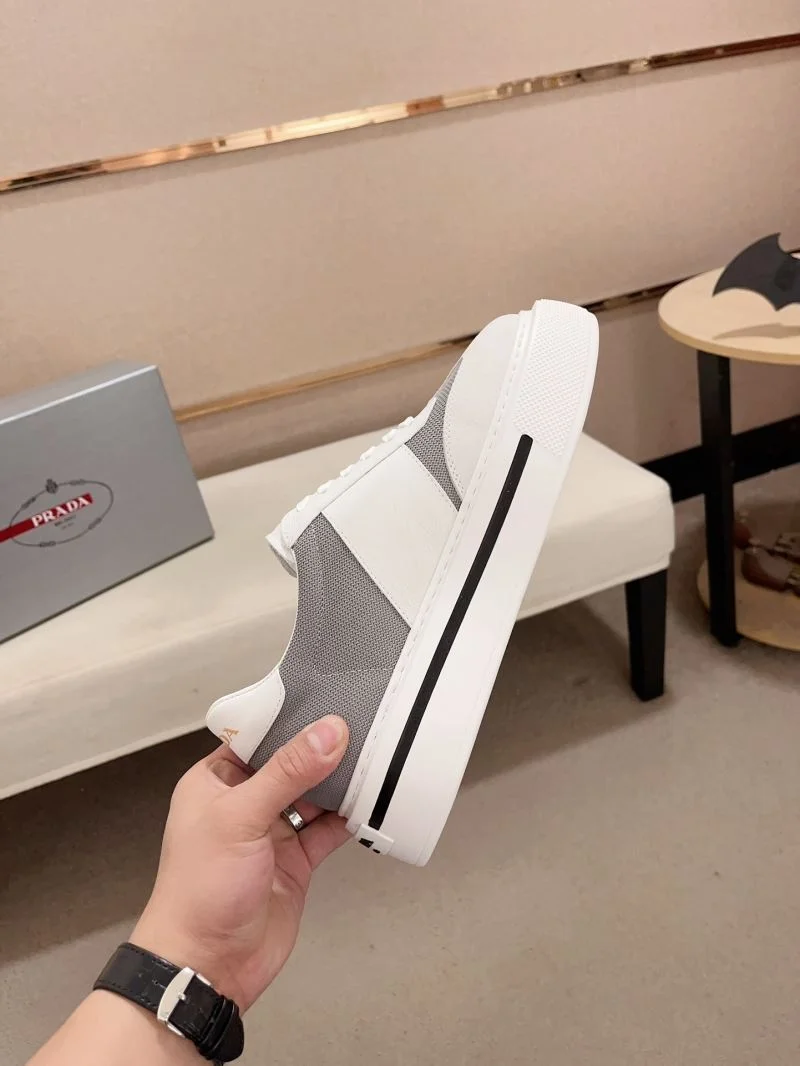 Trendsetting Prada Low Shoes 35619