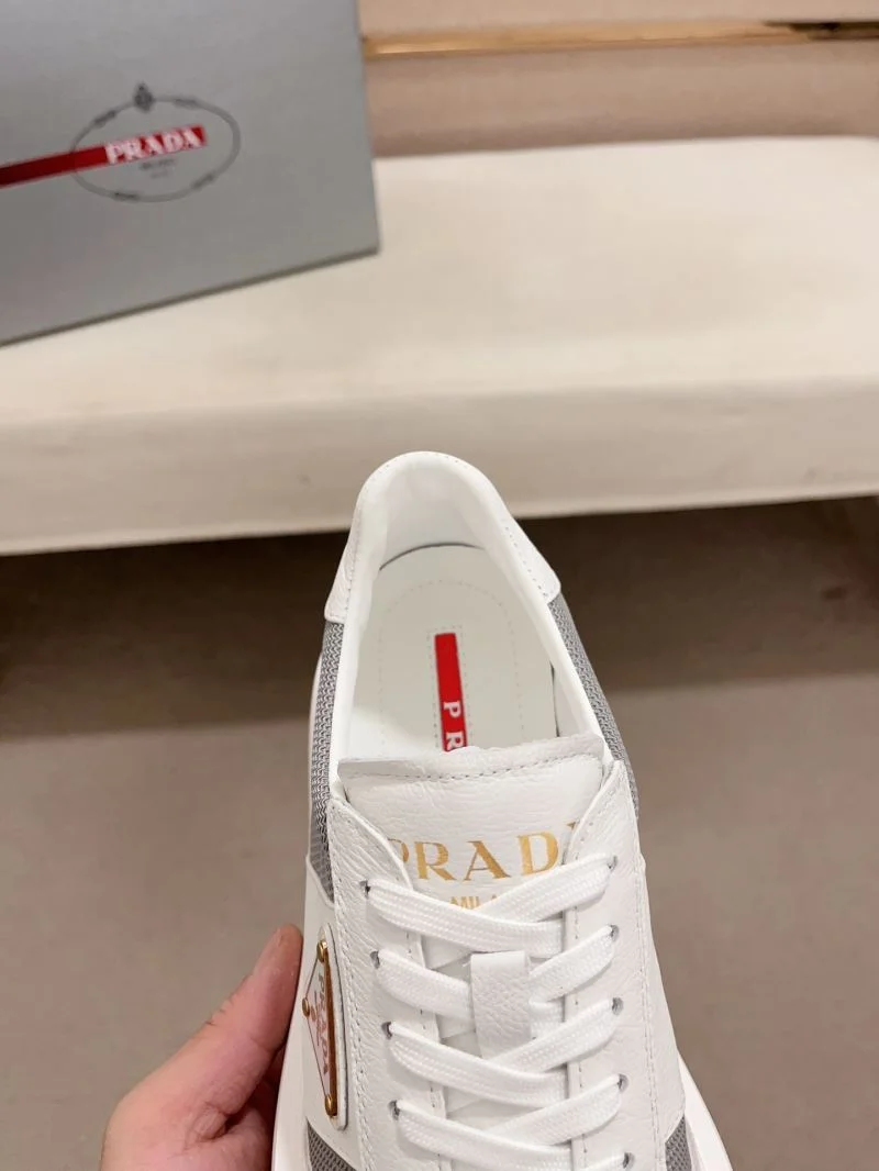 Trendsetting Prada Low Shoes 35619
