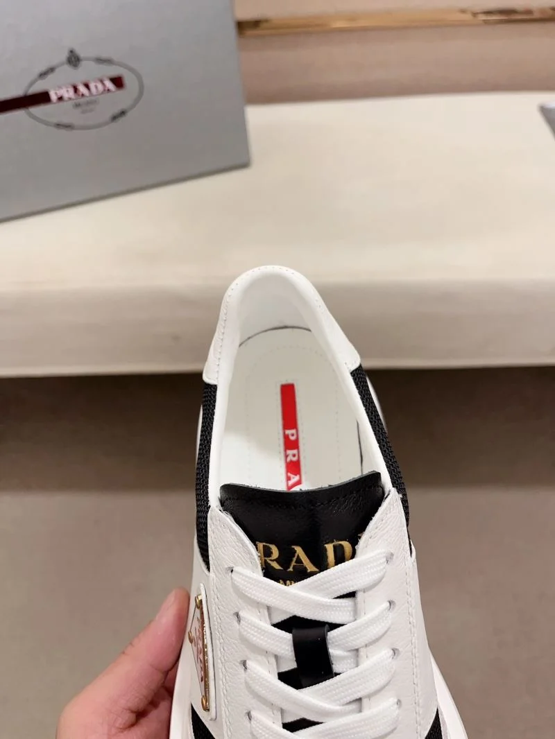 Prada Low Shoes WaterResistant 35611