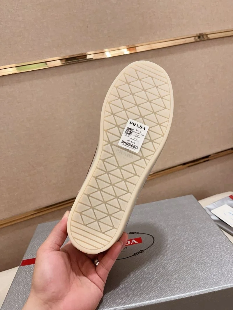 Prada Low Shoes WaterResistant 35582