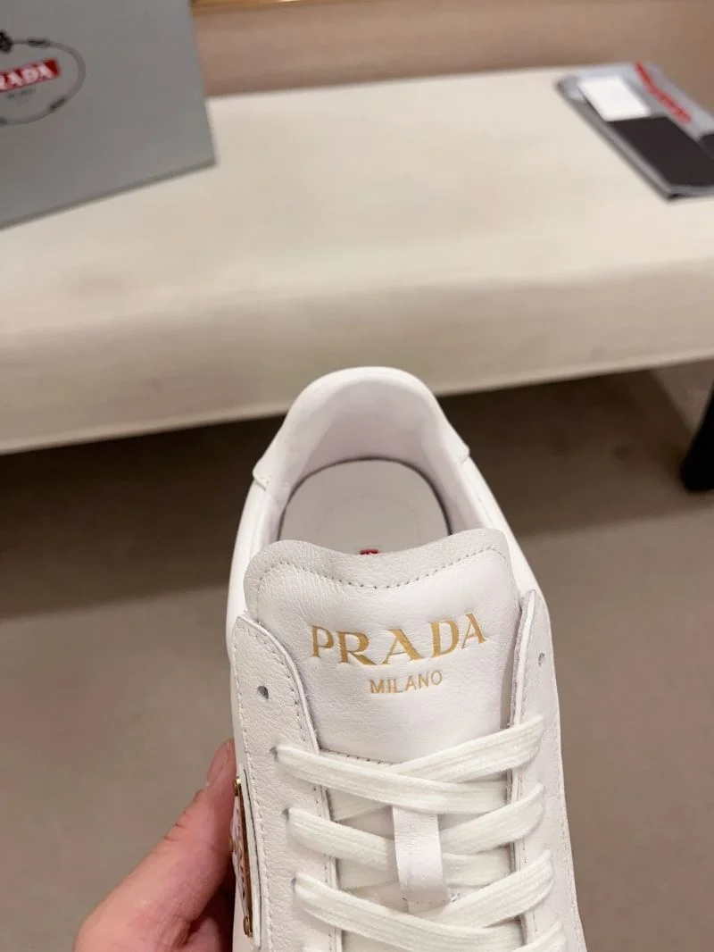 Prada Low Shoes Snug 35578