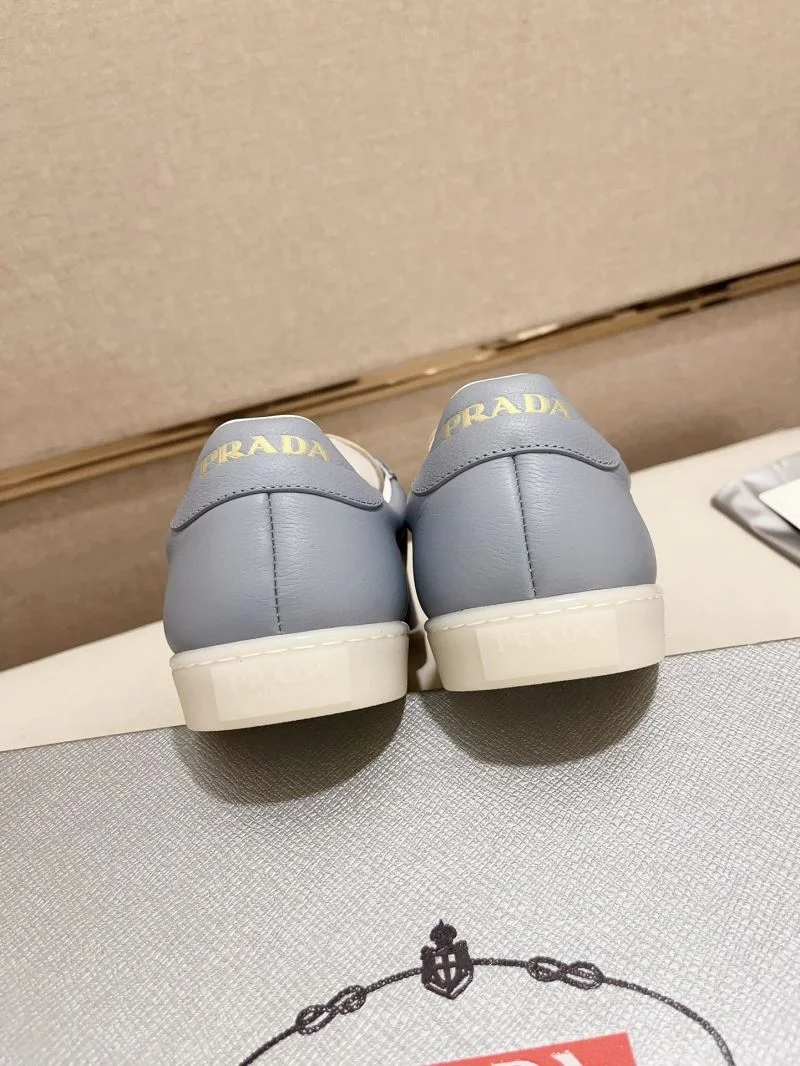 Practical Prada Low Shoes 35574