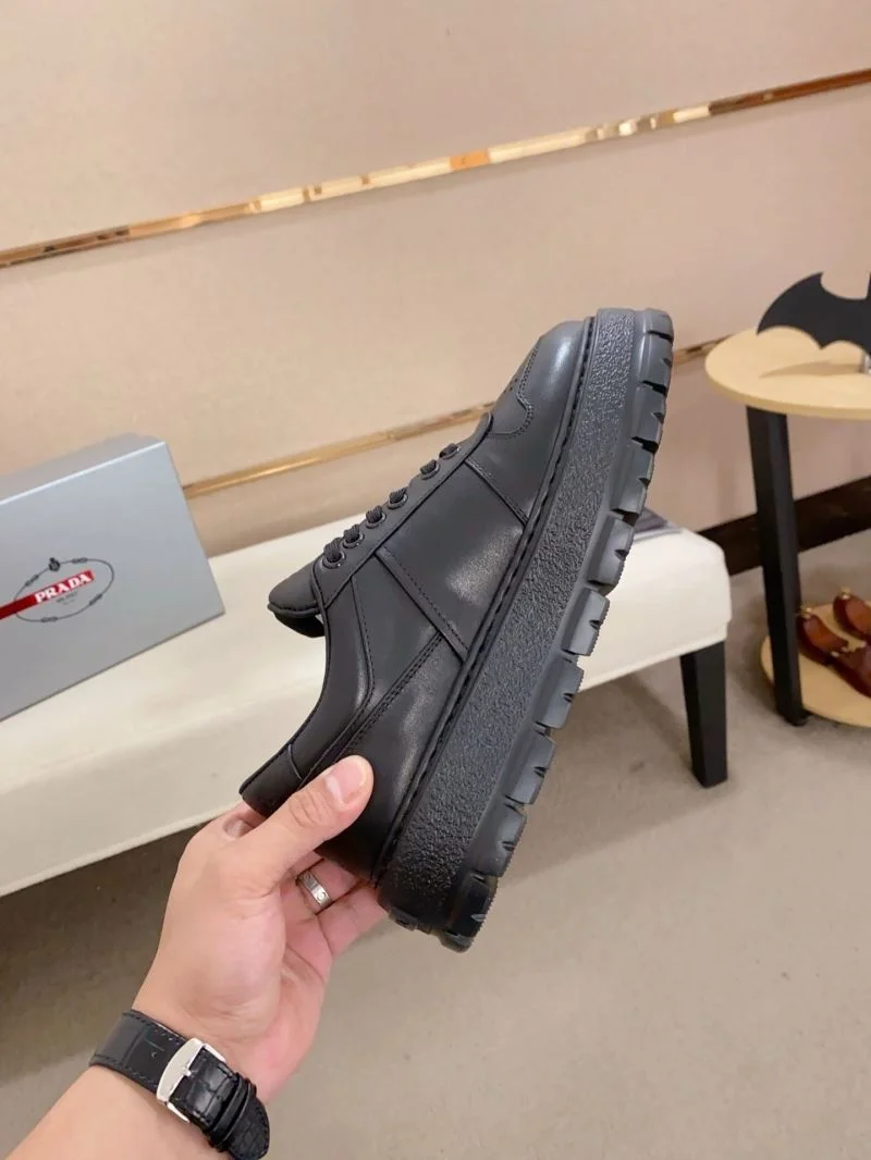 Prada Low Shoes Sleek 35571