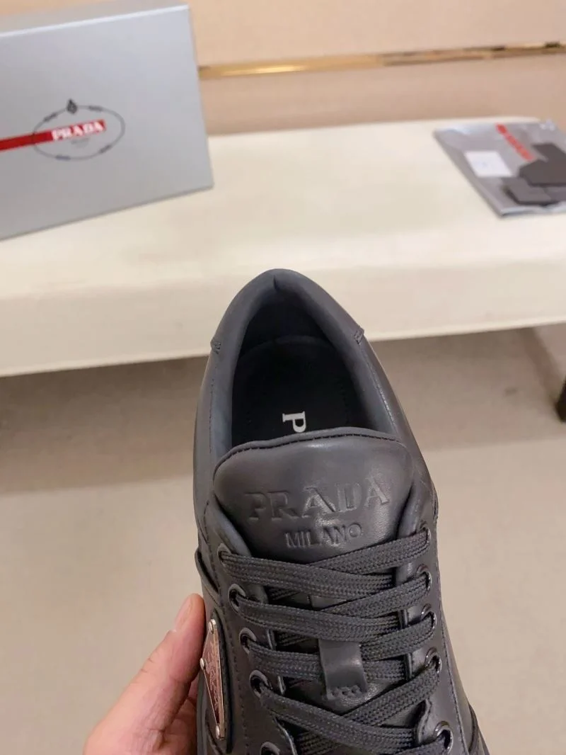 Prada Low Shoes Sleek 35571