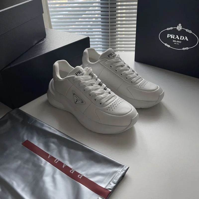 Prada Low Shoes ComfortFit 35563