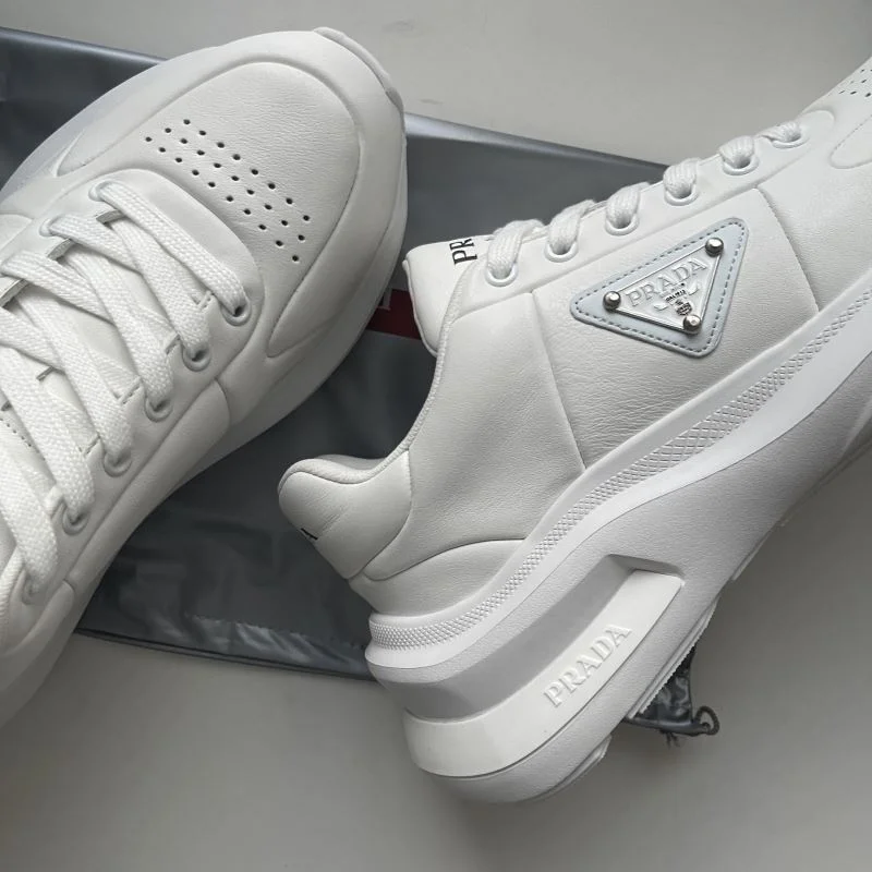 Prada Low Shoes ComfortFit 35563