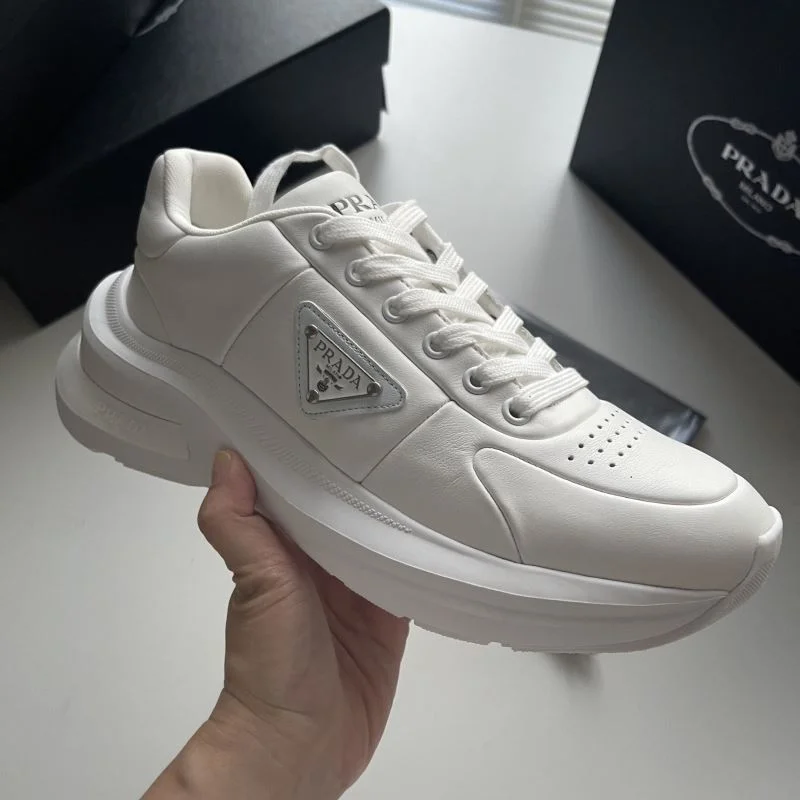 Prada Low Shoes ComfortFit 35563