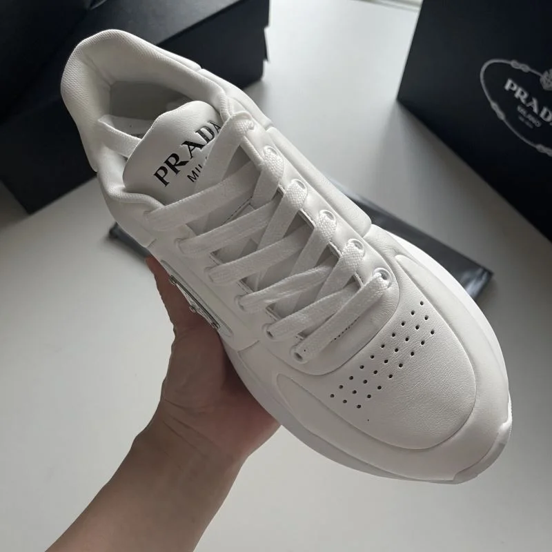 Prada Low Shoes ComfortFit 35563