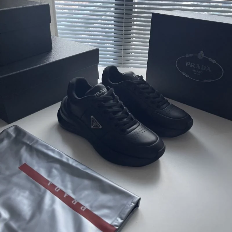 Prada Low Shoes Durable 35566