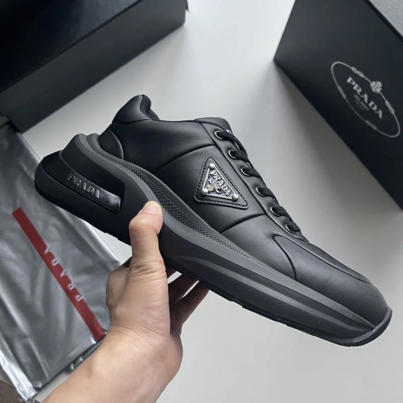 Prada Low Shoes Durable 35566