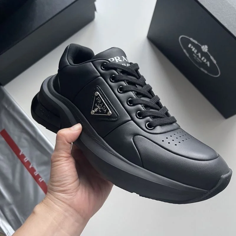 Prada Low Shoes Durable 35566