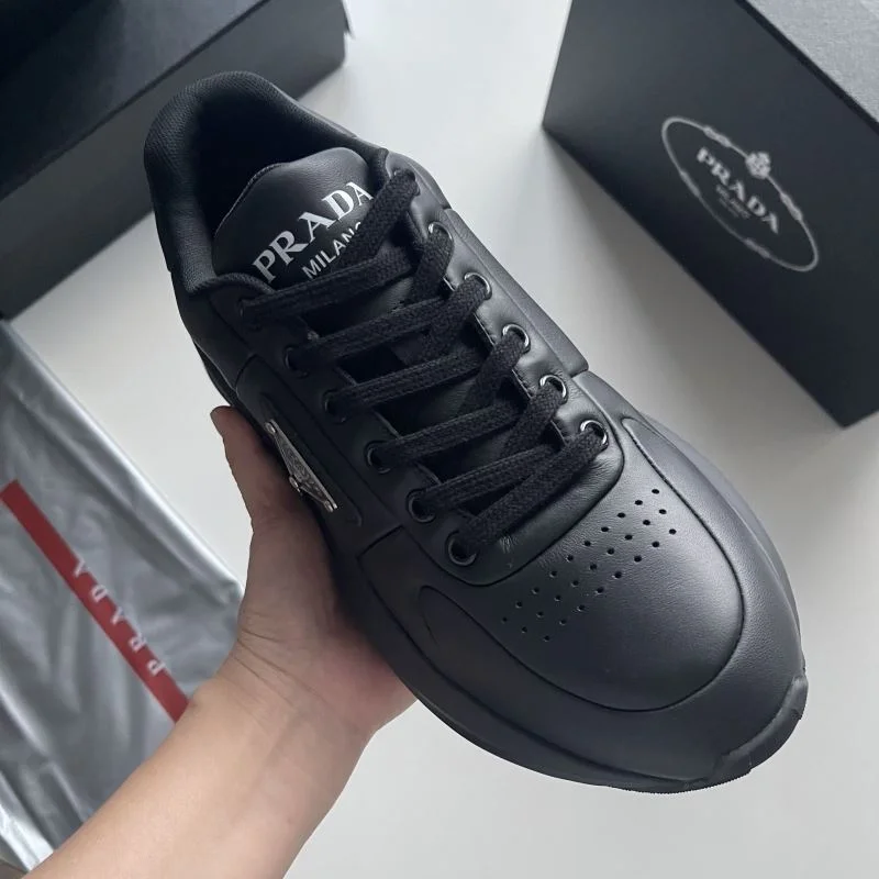 Prada Low Shoes Durable 35566