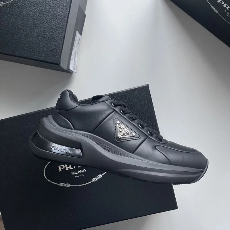 Prada Low Shoes Durable 35566