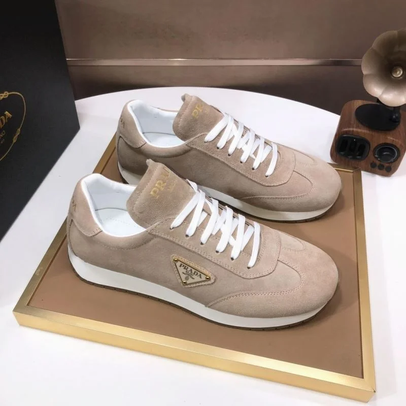 Durable Prada Low Shoes 35544