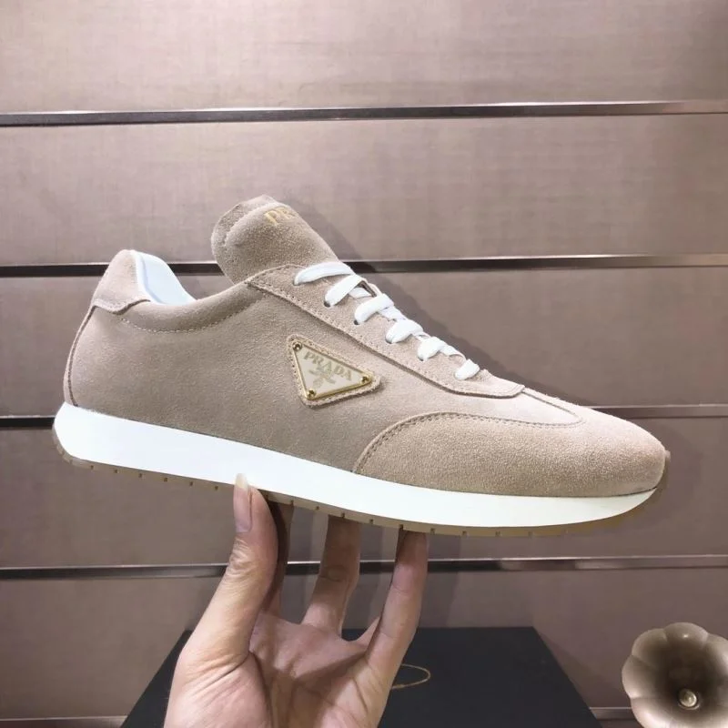 Durable Prada Low Shoes 35544