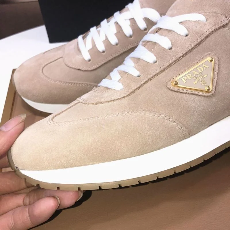 Durable Prada Low Shoes 35544