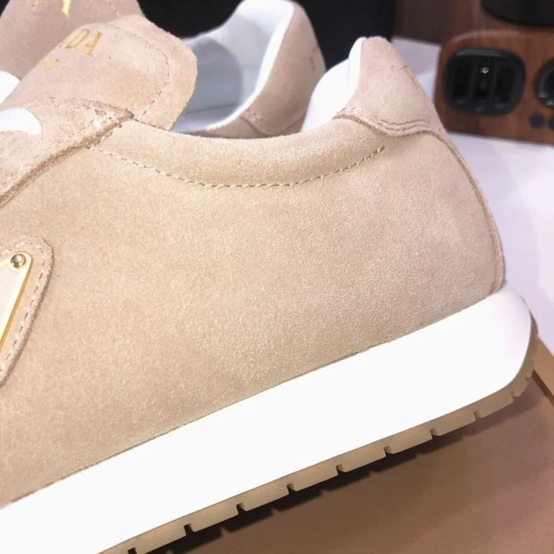 Durable Prada Low Shoes 35544