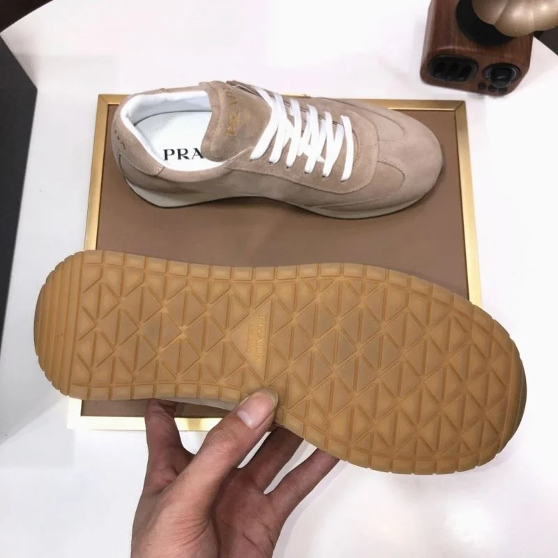 Durable Prada Low Shoes 35544