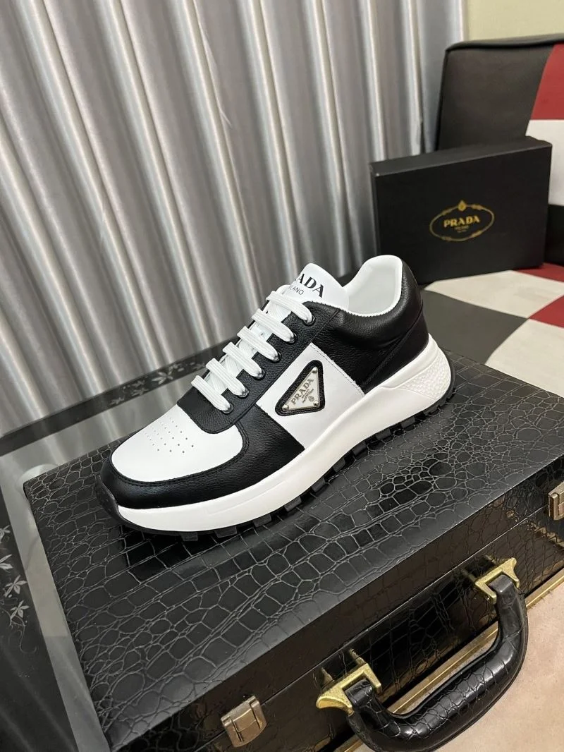 Durable Prada Low Shoes 35524