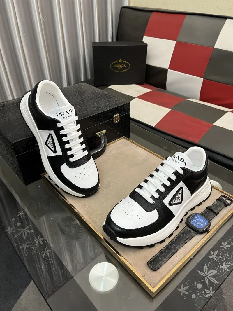 Durable Prada Low Shoes 35524