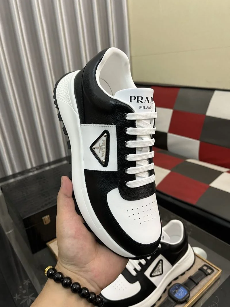 Durable Prada Low Shoes 35524