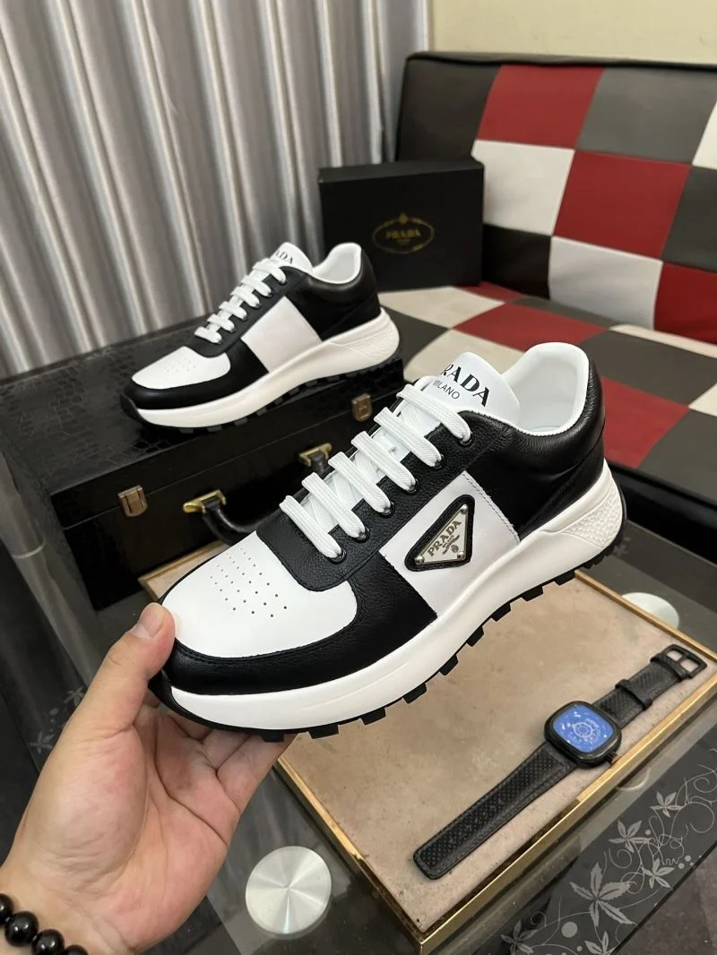 Durable Prada Low Shoes 35524