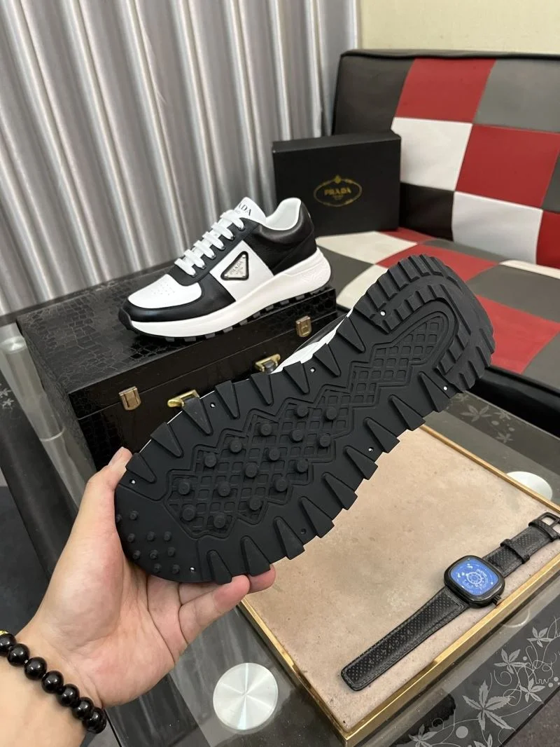 Durable Prada Low Shoes 35524