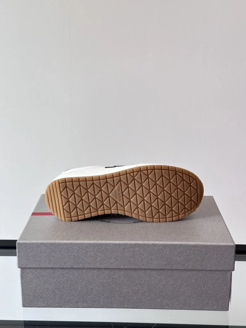 Bright Prada Low Shoes 35527