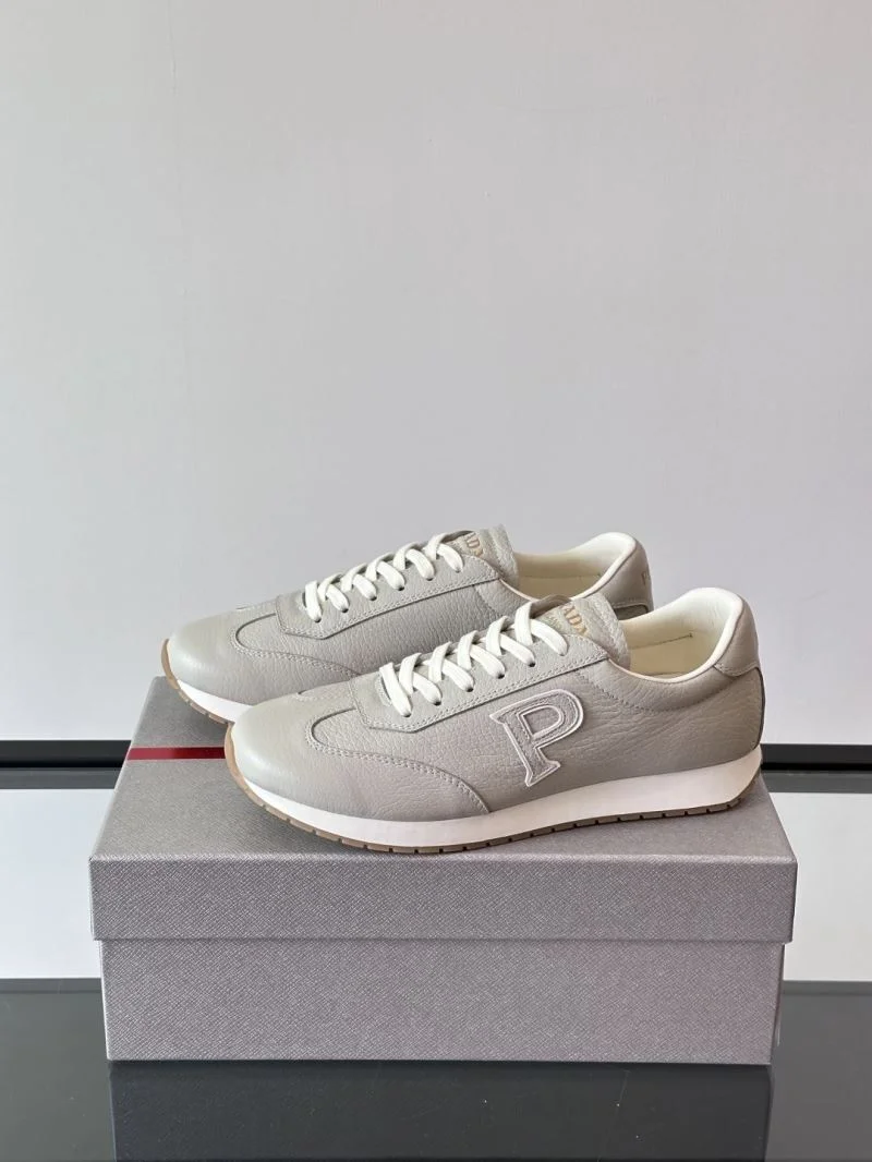 Comfortable Prada Low Shoes 35525