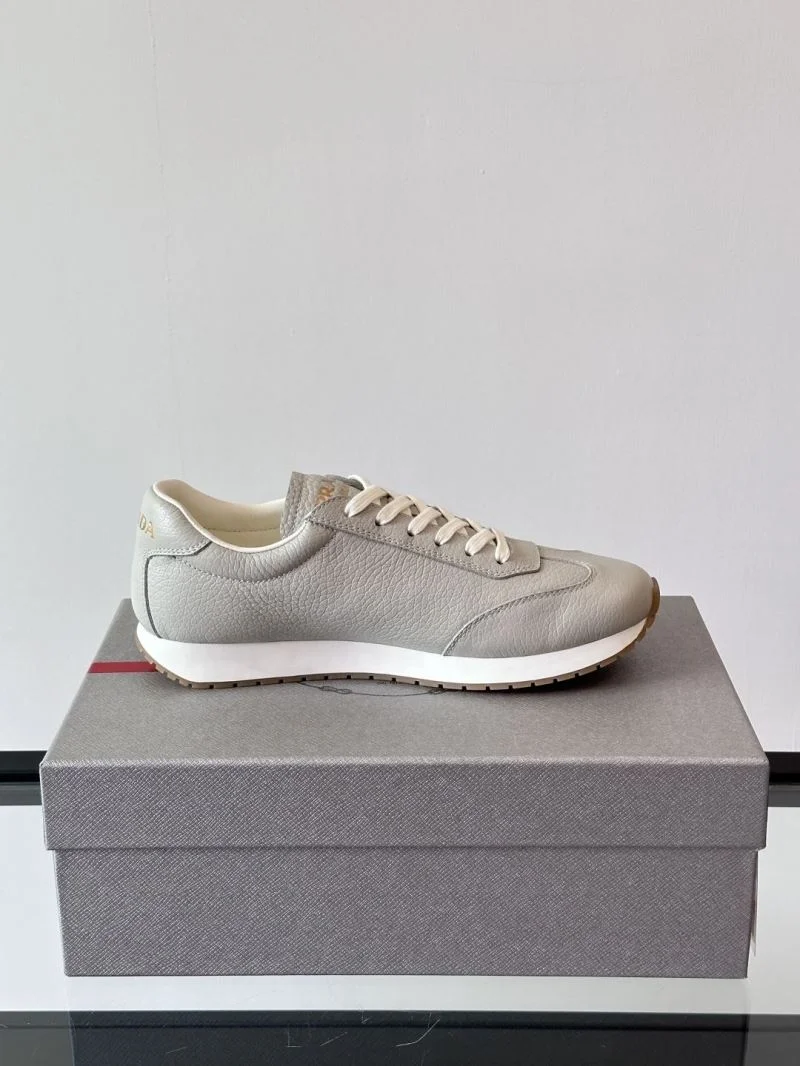 Comfortable Prada Low Shoes 35525