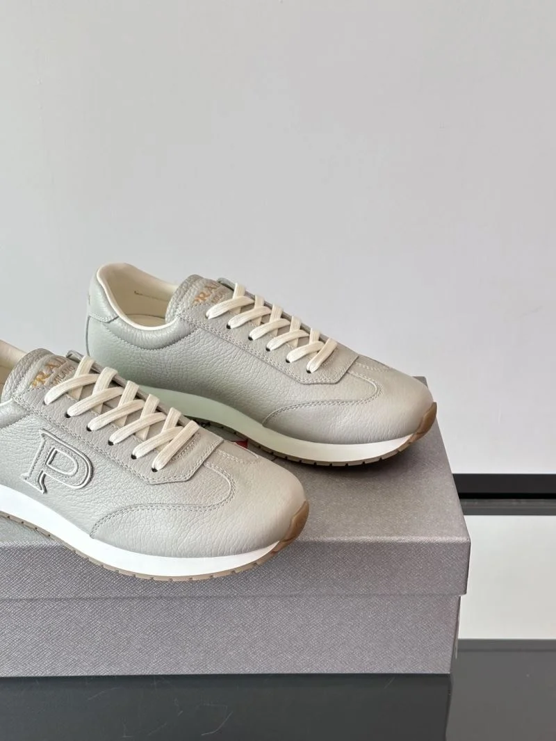 Comfortable Prada Low Shoes 35525