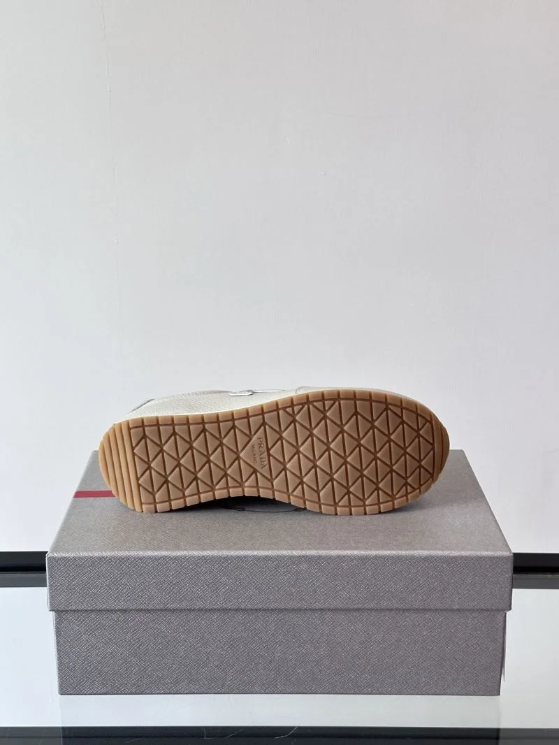 Comfortable Prada Low Shoes 35525