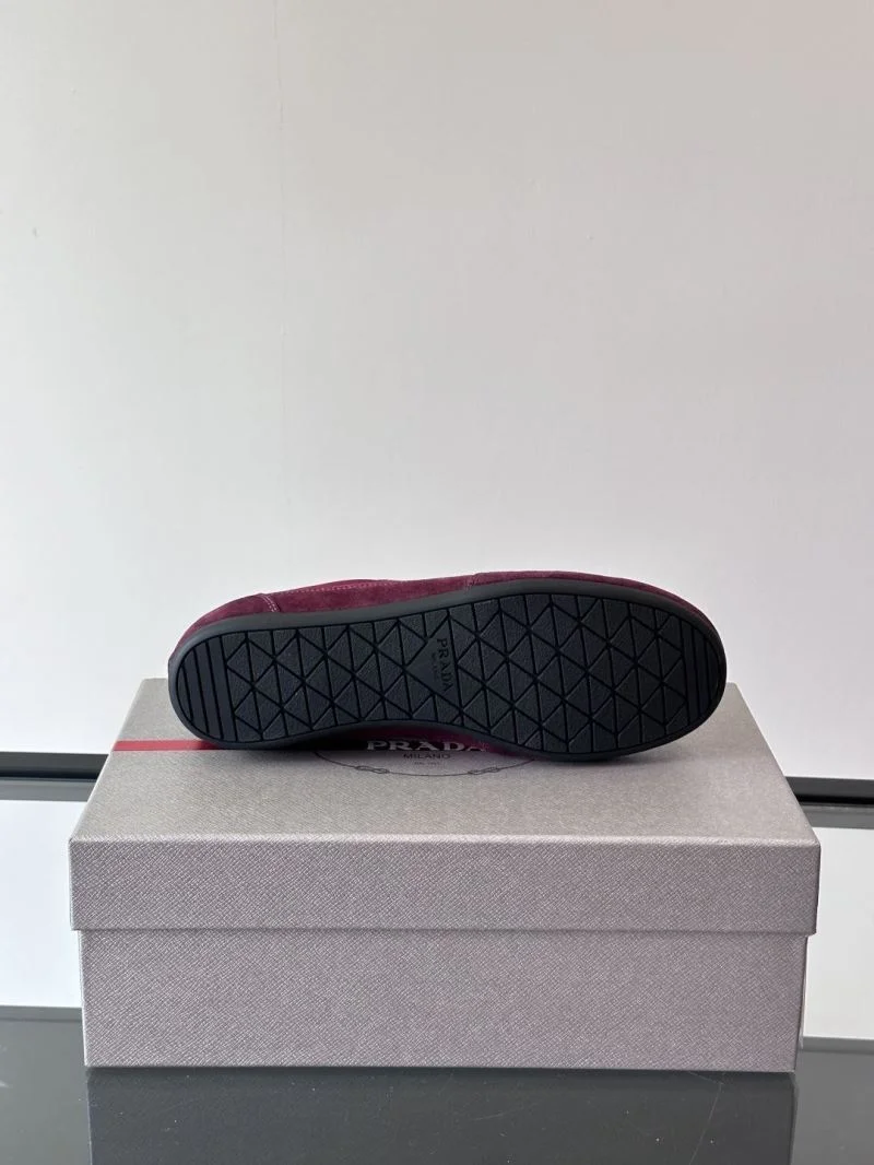 Effortless Prada Low Shoes 35511