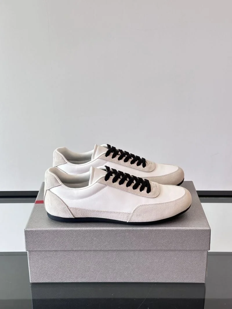 EyeCatching Prada Low Shoes 35518