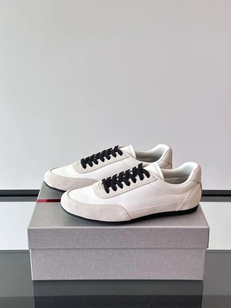 EyeCatching Prada Low Shoes 35518
