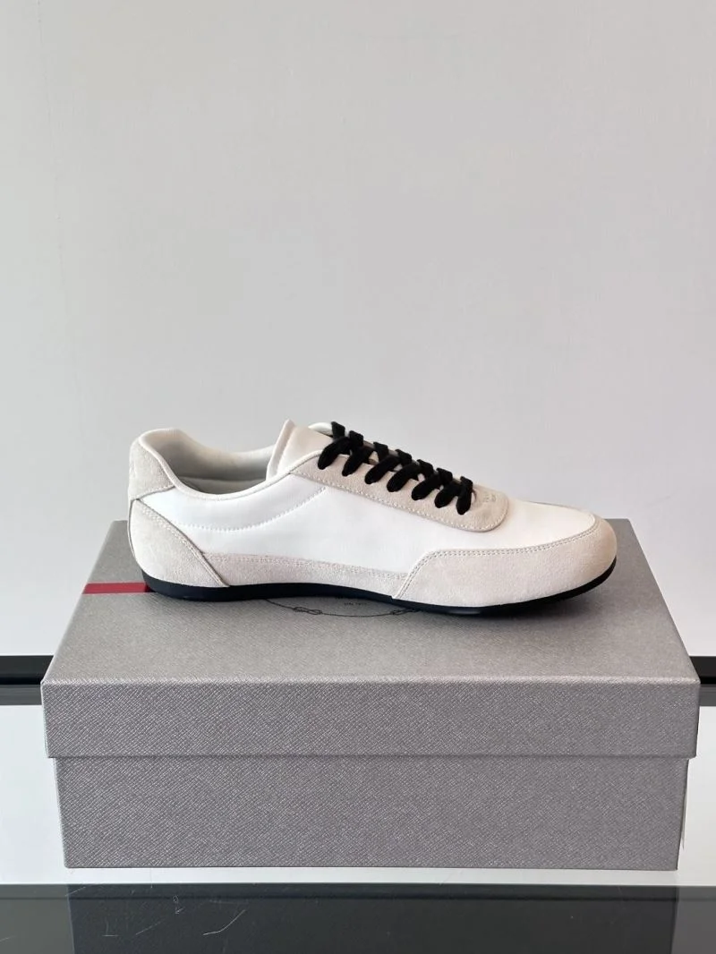 EyeCatching Prada Low Shoes 35518