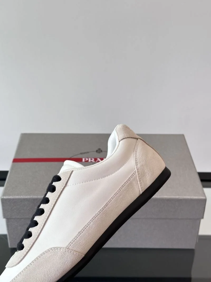 EyeCatching Prada Low Shoes 35518