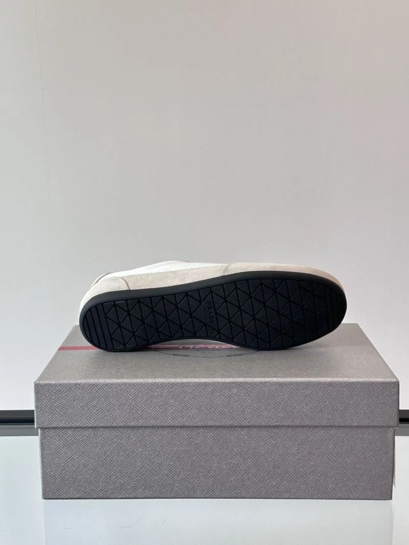 EyeCatching Prada Low Shoes 35518
