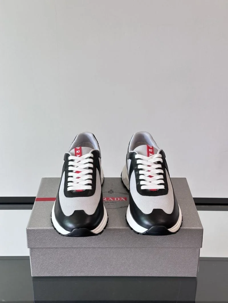 Durable Prada Low Shoes 35512