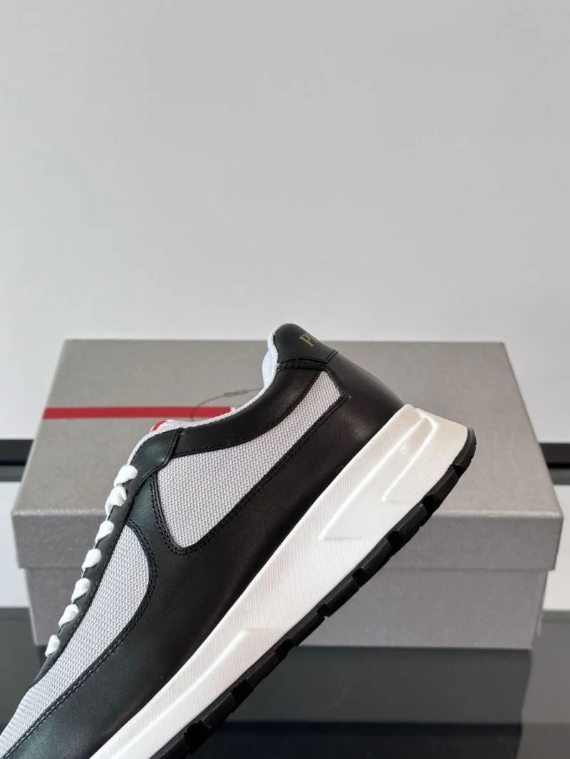 Durable Prada Low Shoes 35512